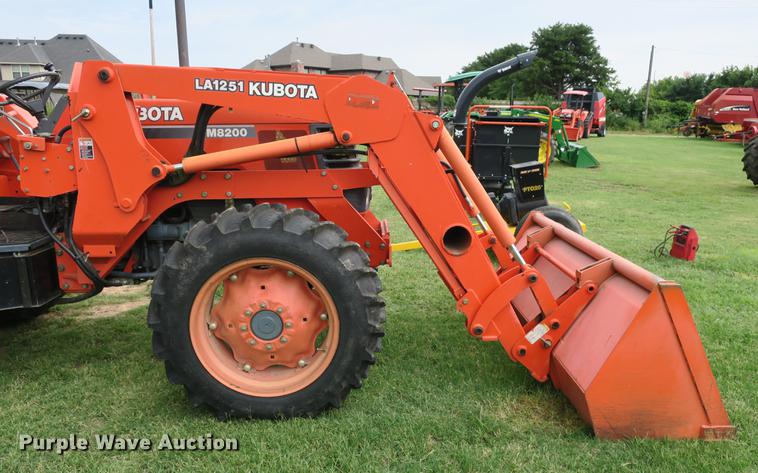 image for item EK9681 2004 Kubota M8200 MFWD tractor