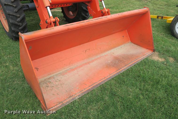 image for item EK9681 2004 Kubota M8200 MFWD tractor