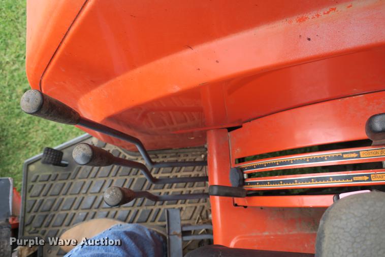 image for item EK9681 2004 Kubota M8200 MFWD tractor