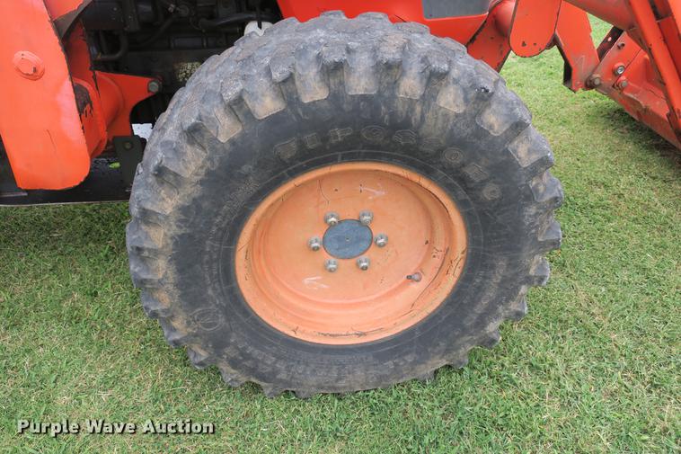 image for item EK9682 2003 Kubota M5700 MFWD tractor