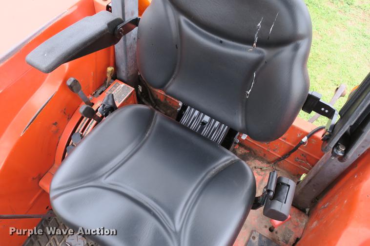 image for item EK9682 2003 Kubota M5700 MFWD tractor