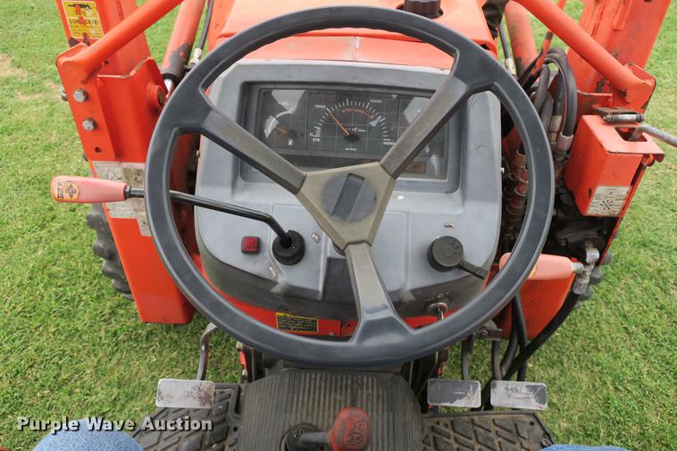 image for item EK9682 2003 Kubota M5700 MFWD tractor