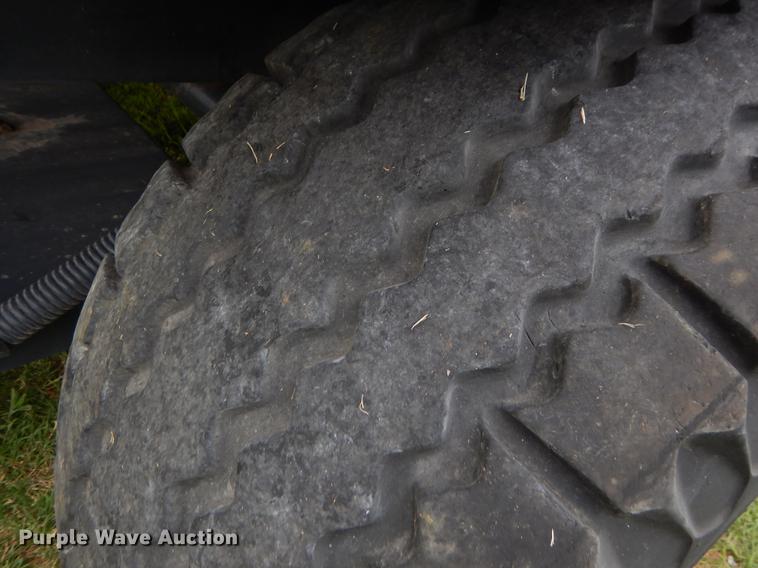 image for item EK9683 Vicon RV1901 round baler