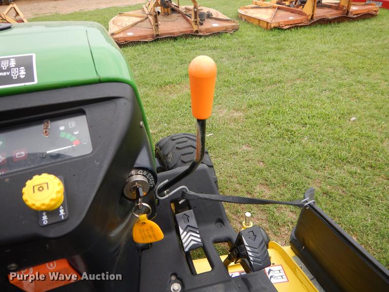image for item EK9695 2007 John Deere 2305 MFWD tractor
