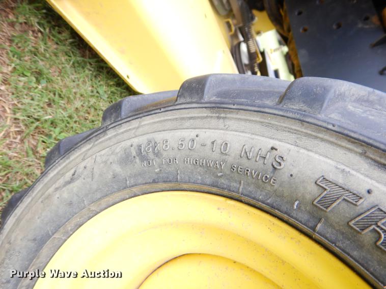 image for item EK9695 2007 John Deere 2305 MFWD tractor