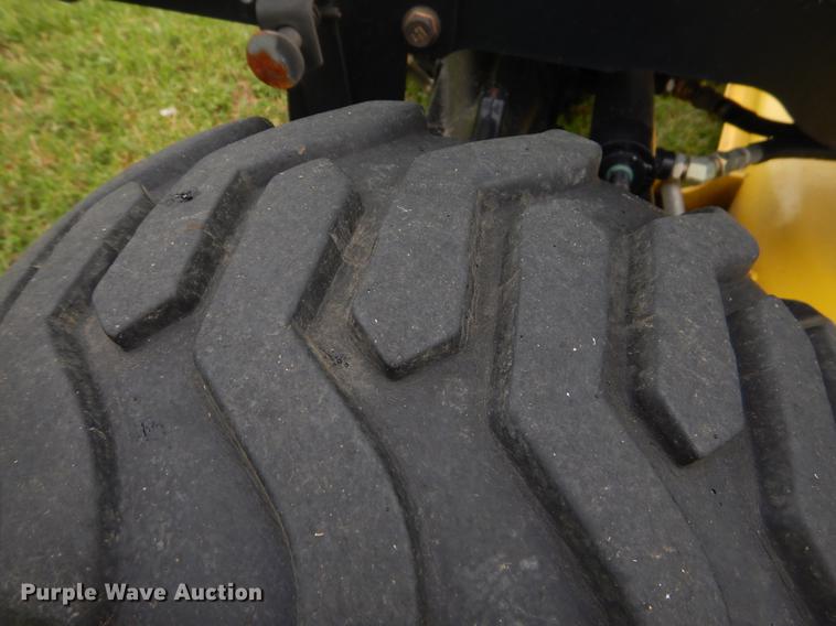 image for item EK9695 2007 John Deere 2305 MFWD tractor