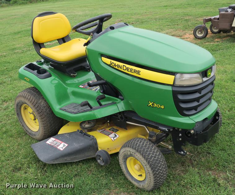 image for item EK9702 2008 John Deere X304 lawn mower