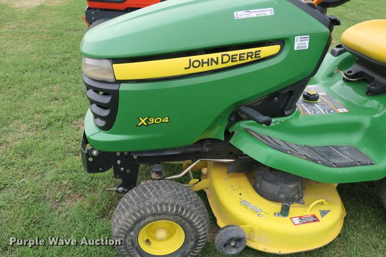 image for item EK9702 2008 John Deere X304 lawn mower