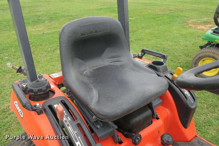 image for item EK9703 Kubota BX2200D tractor
