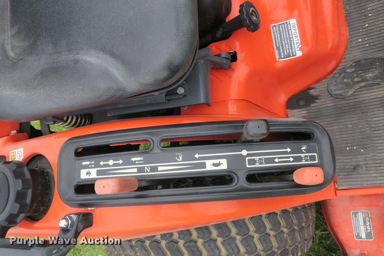 image for item EK9703 Kubota BX2200D tractor