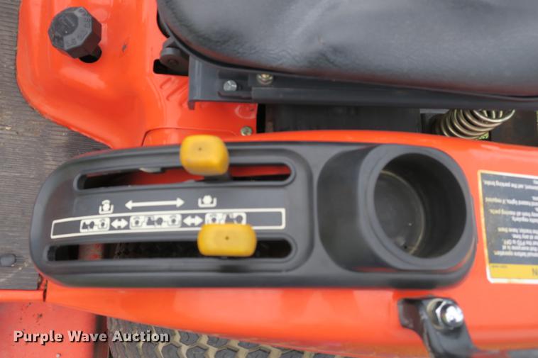 image for item EK9703 Kubota BX2200D tractor