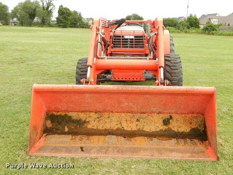 image for item EK9708 2002 Kubota M9000 MFWD Low Profile tractor
