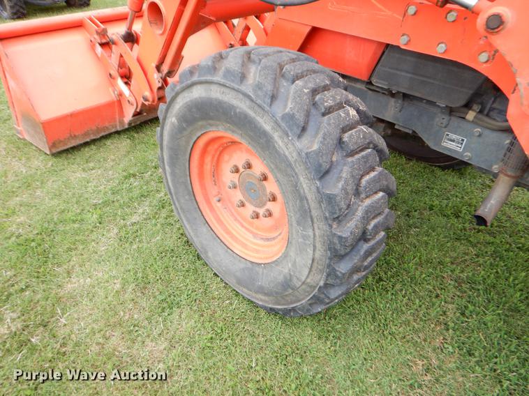 image for item EK9708 2002 Kubota M9000 MFWD Low Profile tractor