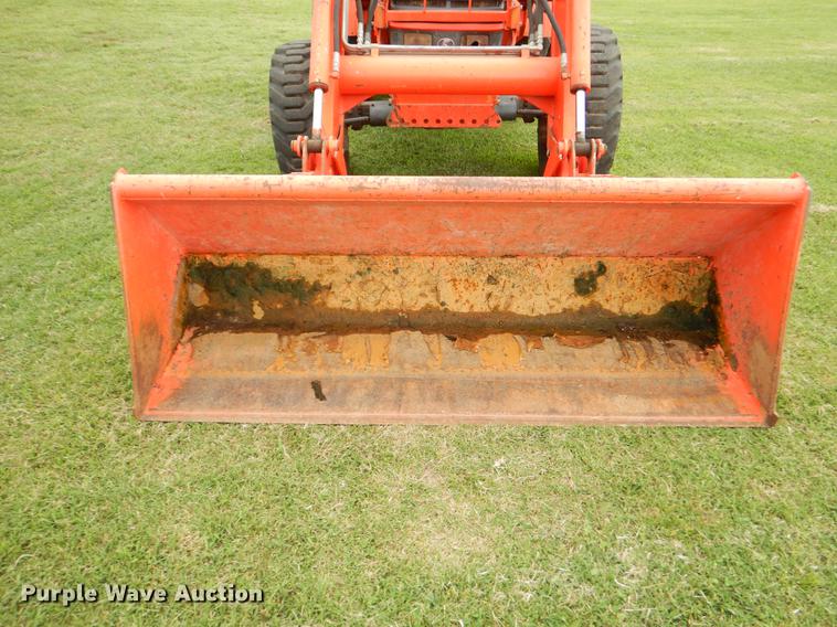 image for item EK9708 2002 Kubota M9000 MFWD Low Profile tractor