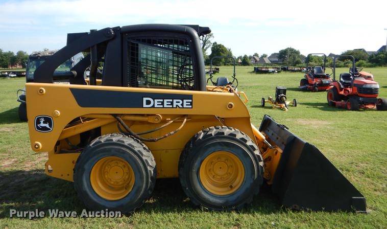 image for item EK9720 John Deere skid steer