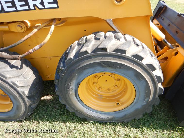 image for item EK9720 John Deere skid steer