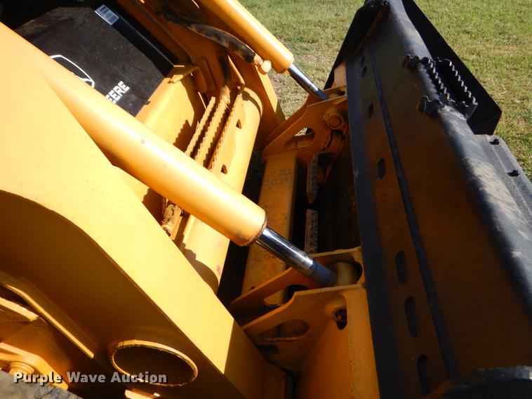 image for item EK9720 John Deere skid steer