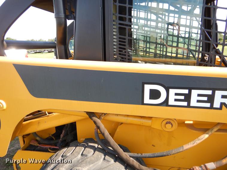 image for item EK9720 John Deere skid steer