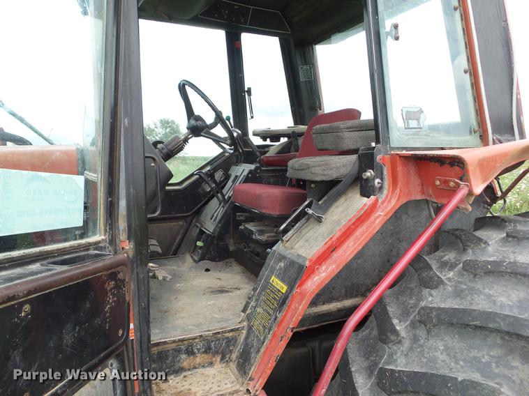 image for item L5683 1984 International 5288 MFWD tractor
