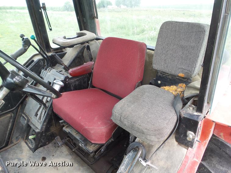 image for item L5683 1984 International 5288 MFWD tractor