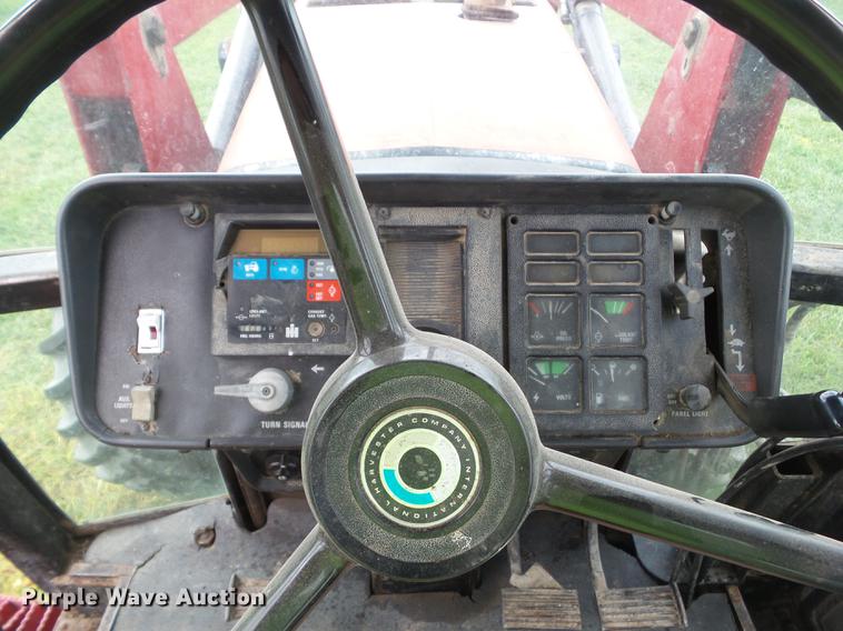 image for item L5683 1984 International 5288 MFWD tractor