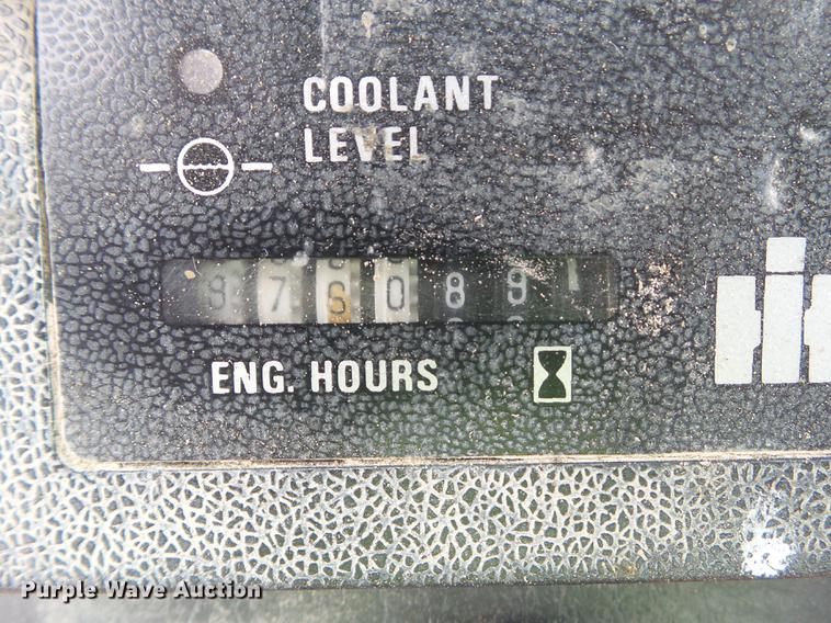 image for item L5683 1984 International 5288 MFWD tractor