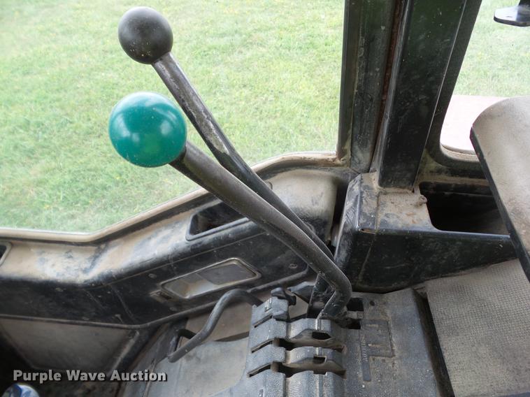 image for item L5683 1984 International 5288 MFWD tractor