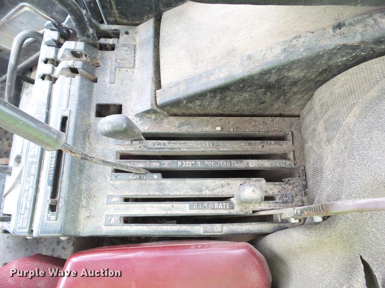 image for item L5683 1984 International 5288 MFWD tractor