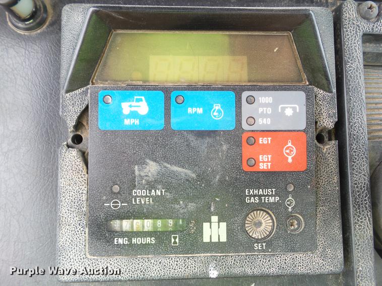 image for item L5683 1984 International 5288 MFWD tractor