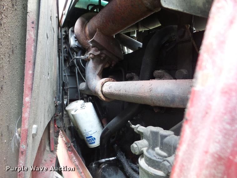 image for item L5683 1984 International 5288 MFWD tractor