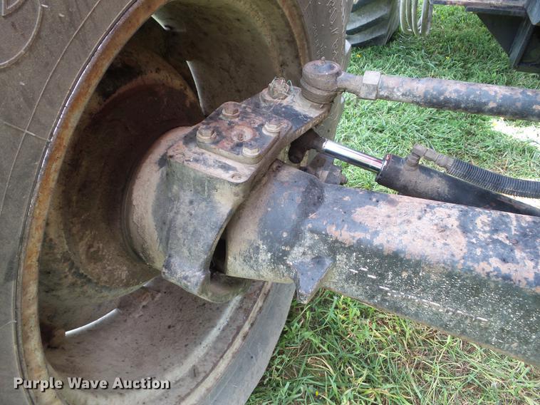 image for item L5683 1984 International 5288 MFWD tractor