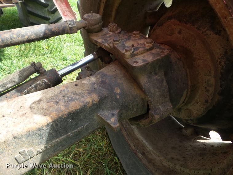 image for item L5683 1984 International 5288 MFWD tractor