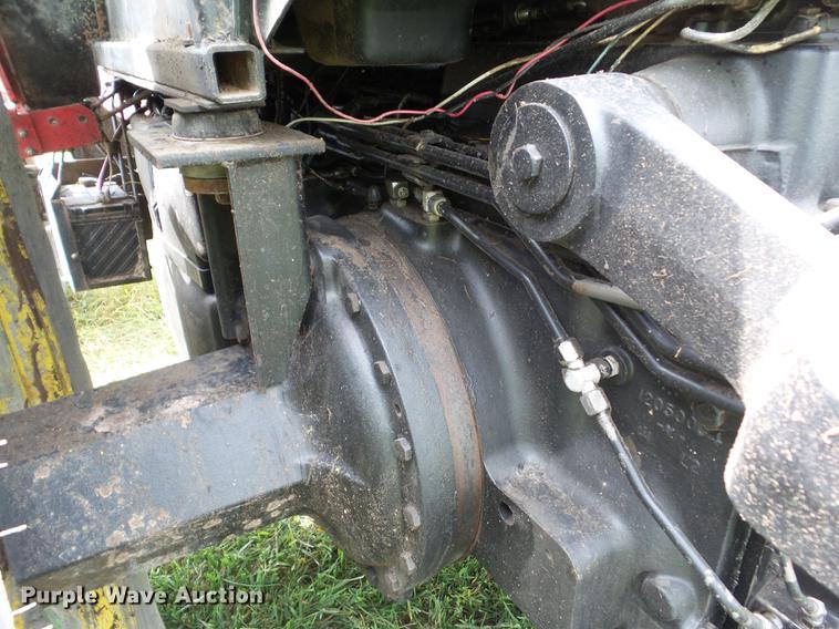 image for item L5683 1984 International 5288 MFWD tractor