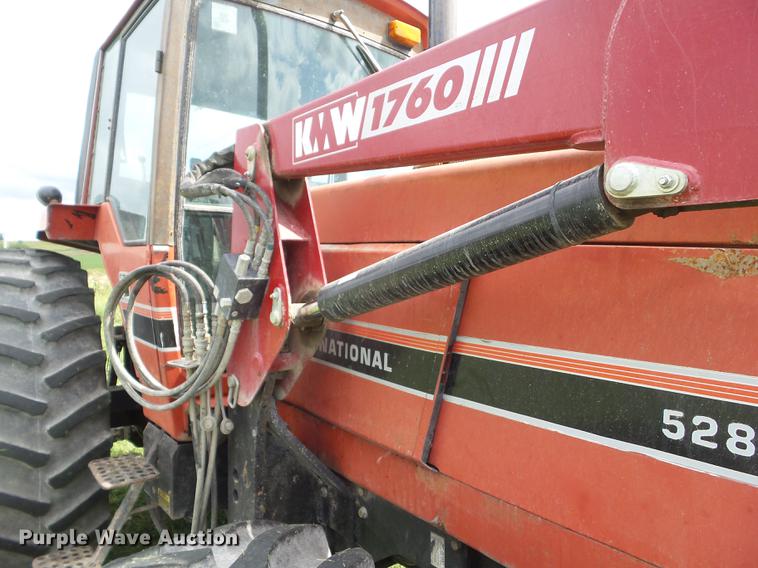 image for item L5683 1984 International 5288 MFWD tractor