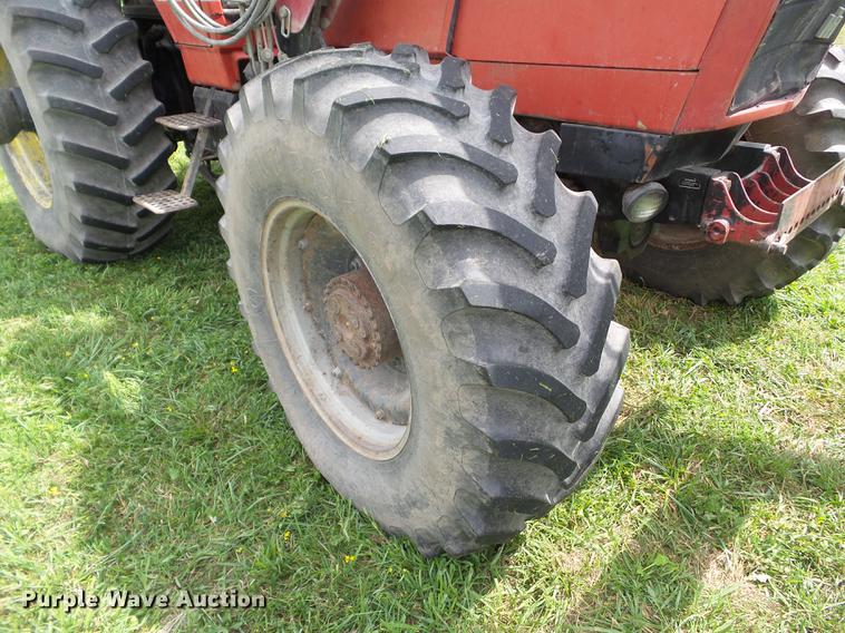 image for item L5683 1984 International 5288 MFWD tractor