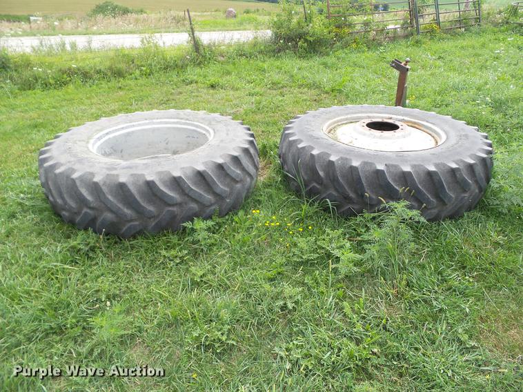 image for item L5683 1984 International 5288 MFWD tractor