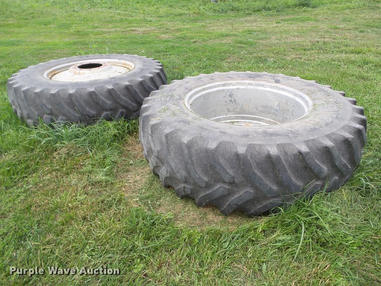 image for item L5683 1984 International 5288 MFWD tractor