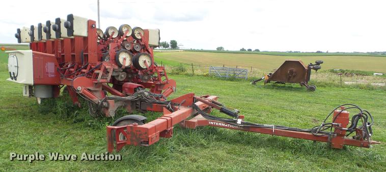 image for item L5684 Case IH Cyclo Air 800 planter