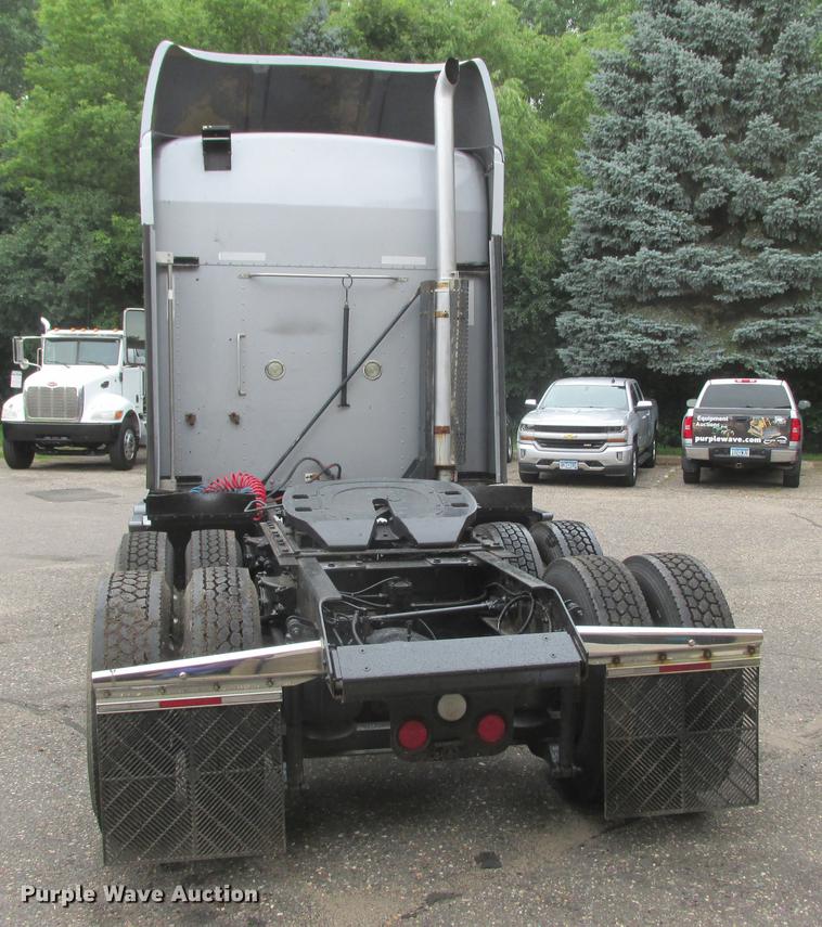 image for item DA8261 2007 Kenworth T600 semi truck