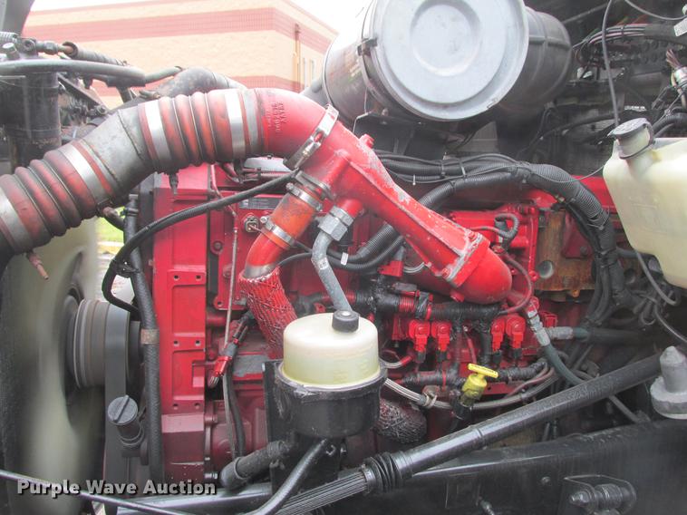 image for item DA8261 2007 Kenworth T600 semi truck