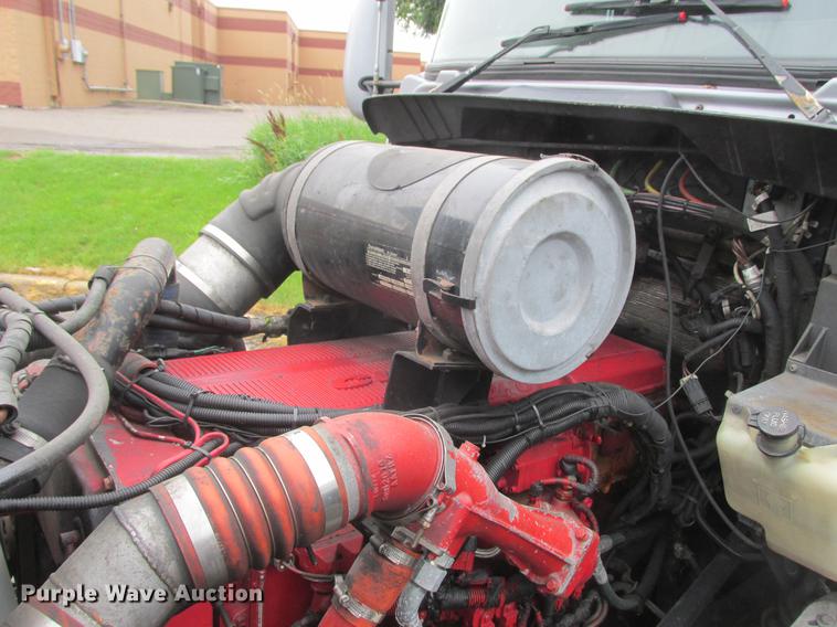 image for item DA8261 2007 Kenworth T600 semi truck