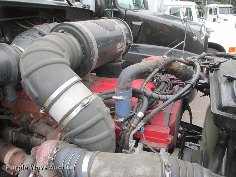 image for item DA8261 2007 Kenworth T600 semi truck