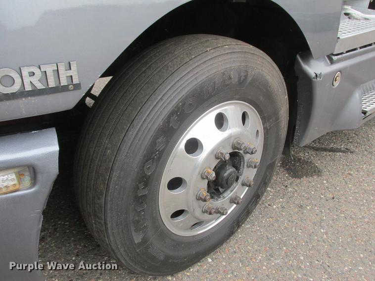 image for item DA8261 2007 Kenworth T600 semi truck