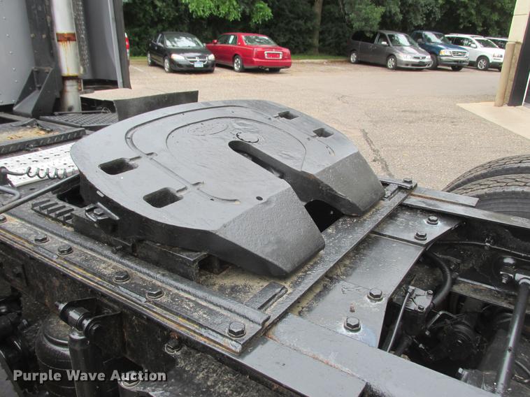 image for item DA8261 2007 Kenworth T600 semi truck