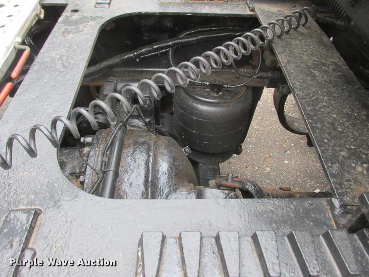 image for item DA8261 2007 Kenworth T600 semi truck