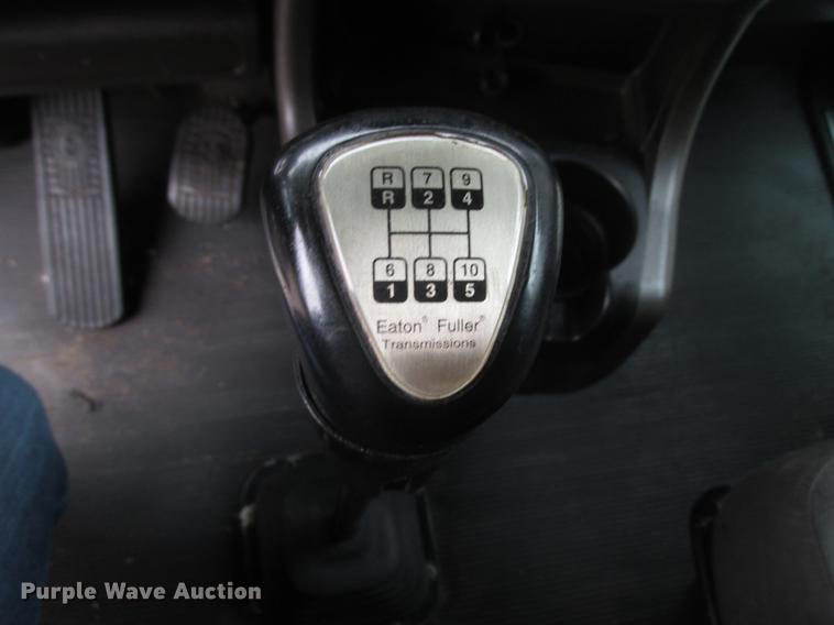 image for item DA8261 2007 Kenworth T600 semi truck