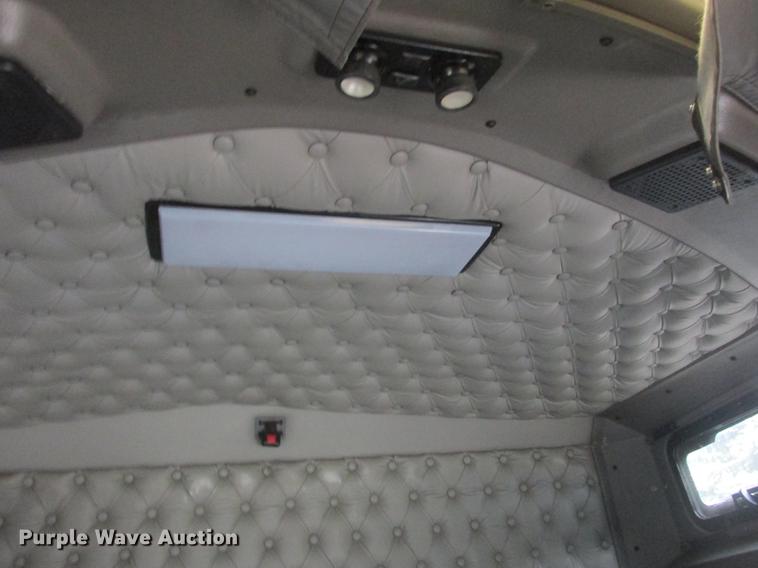 image for item DA8261 2007 Kenworth T600 semi truck