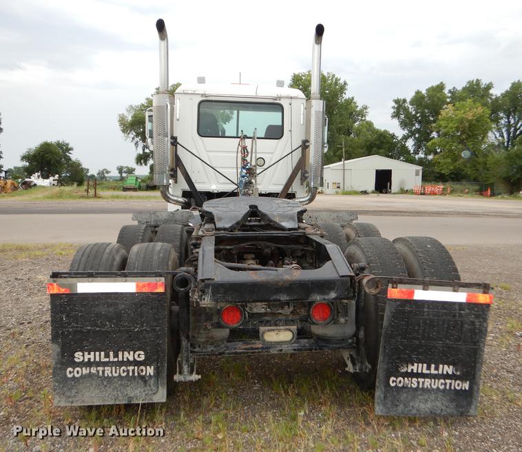 image for item DB8344 2006 Mack CHN613 semi truck