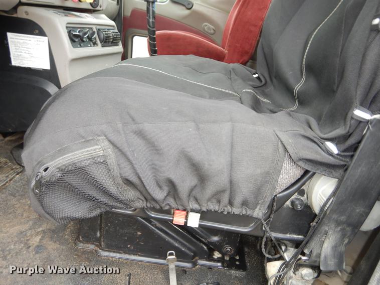 image for item DB8344 2006 Mack CHN613 semi truck