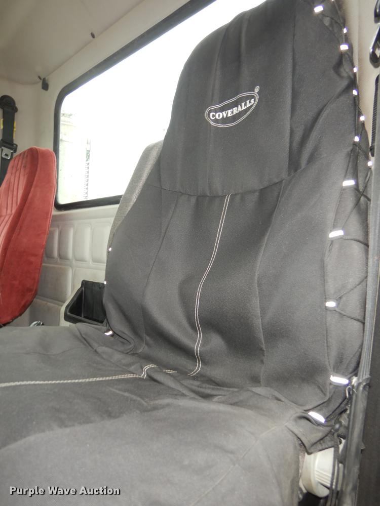 image for item DB8344 2006 Mack CHN613 semi truck